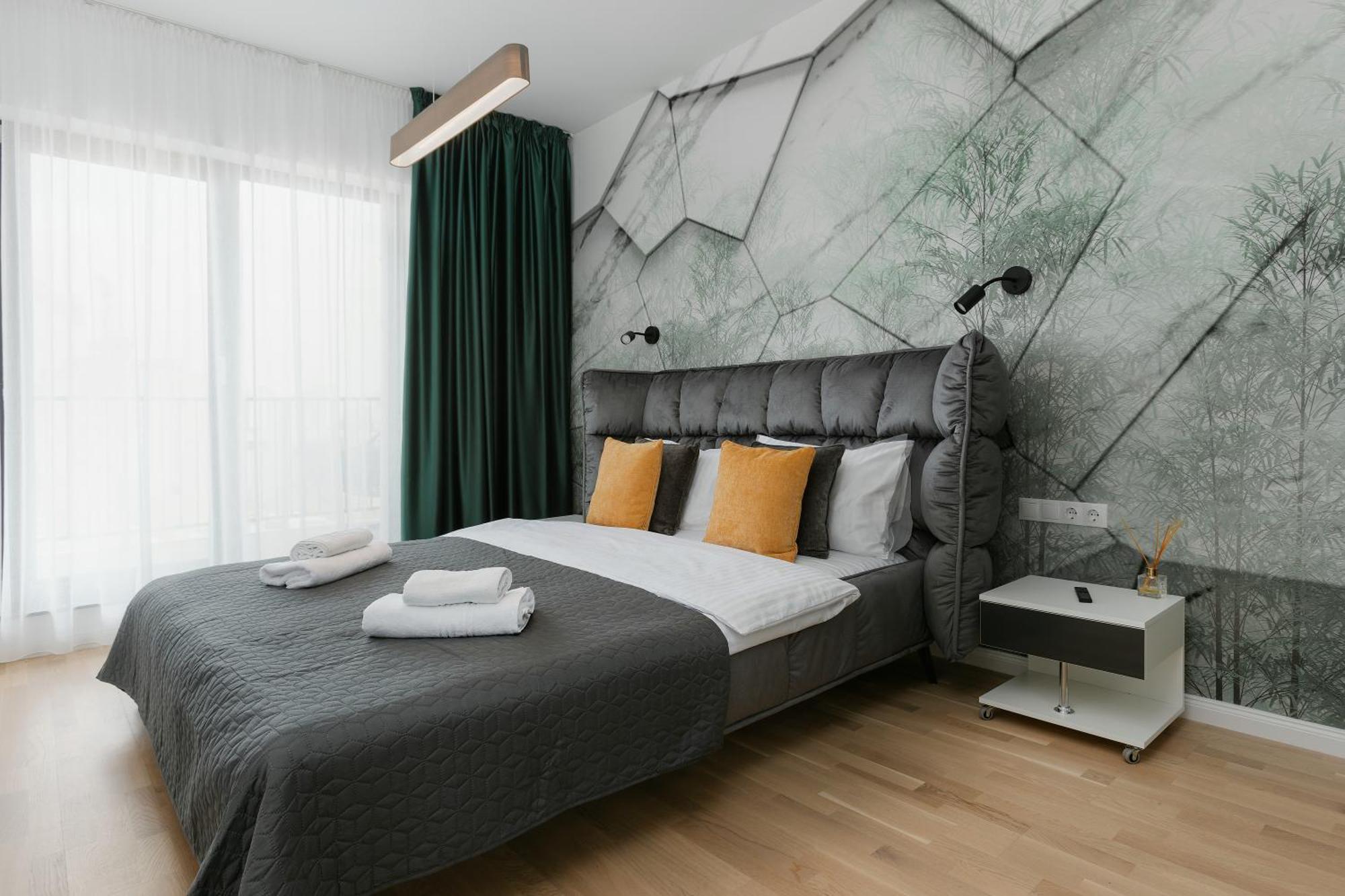 The Forest - Luxe Central Apt With Free Secured Parking Braşov Eksteriør bilde
